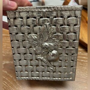 VTG Tissue Box Cover Gold Tone Metal Basket Weave Strawberry Hollywood Regency